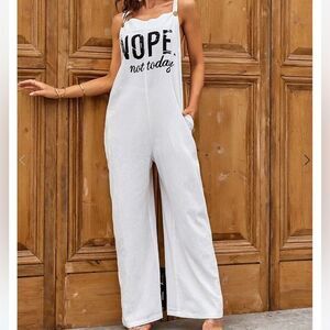 Olivia Mark – Letter Print Casual Suspender Romper Jumpsuit White M NWT in packg